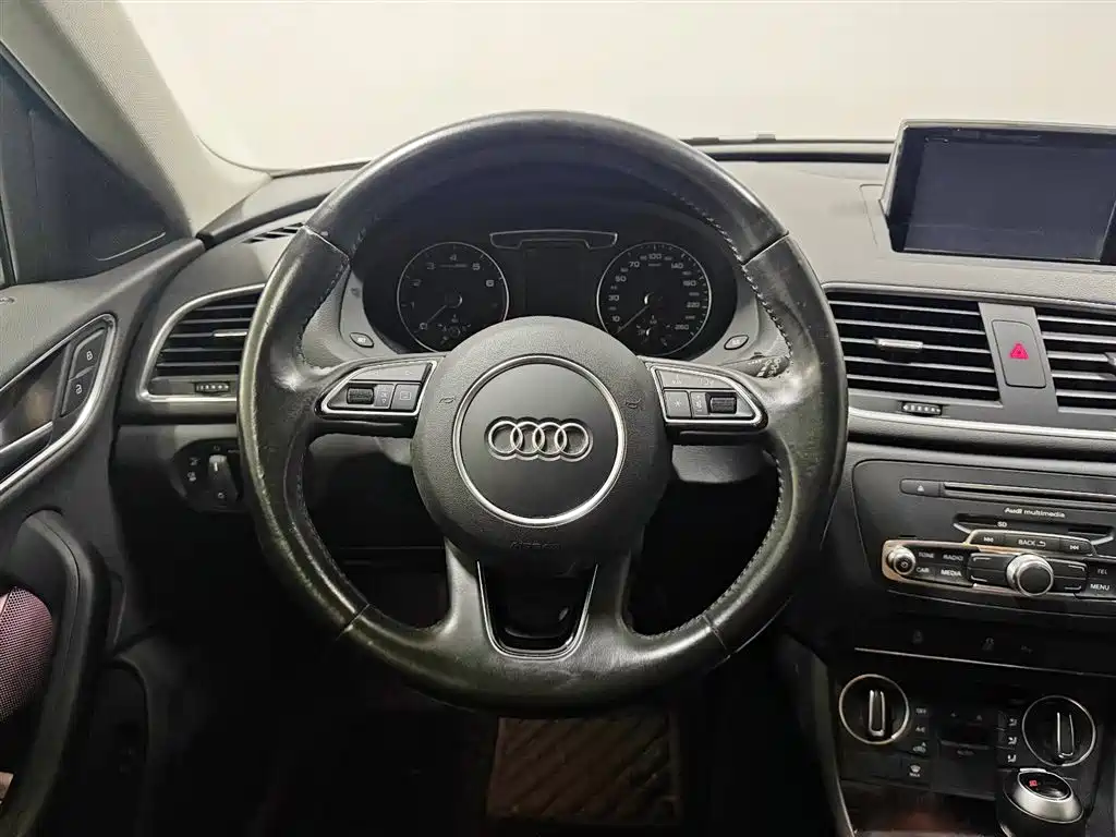 Audi Q3 2017 — фото 11