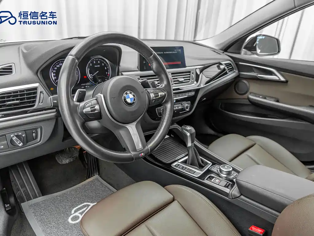 BMW 1 Series 2019 — фото 11