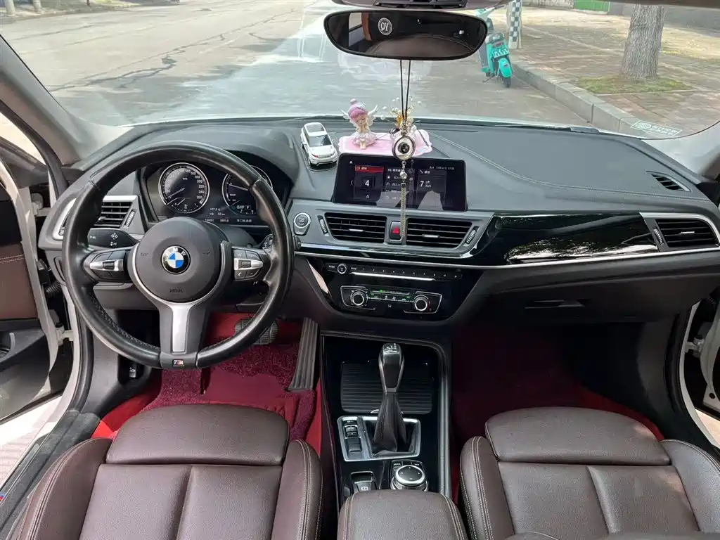 BMW 1 Series 2019 — фото 10