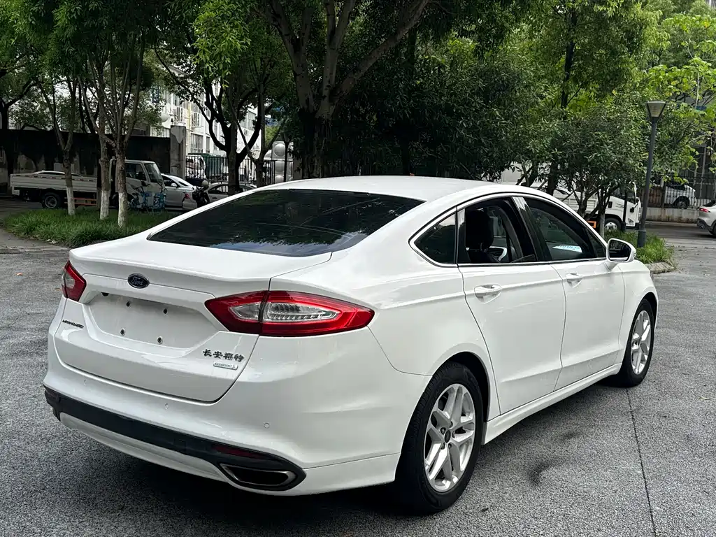 Ford Mondeo 2015 — фото 4