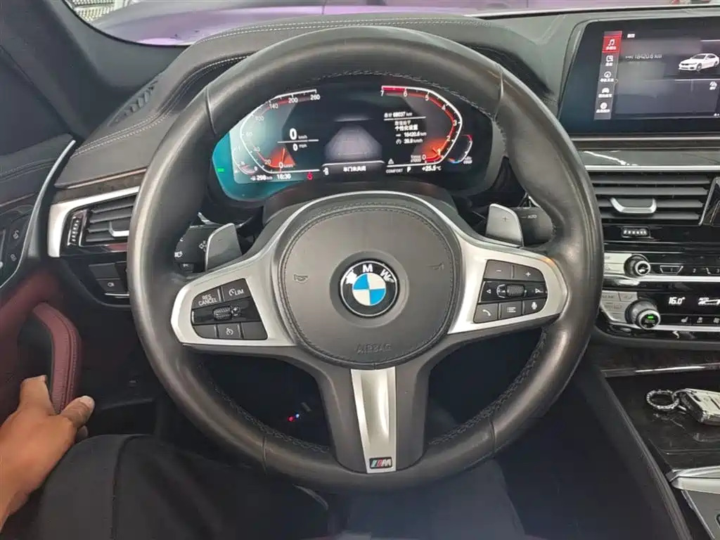 BMW 5 Series 2020 — фото 11