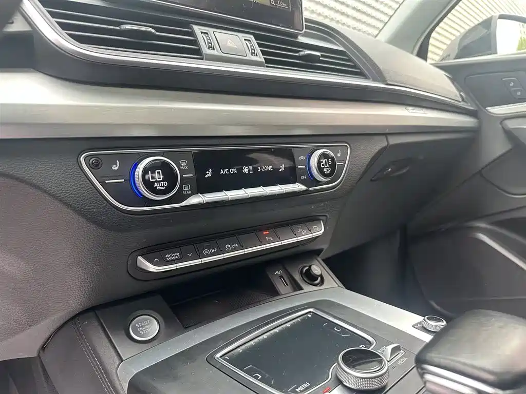 Audi Q5L 2021 — фото 18