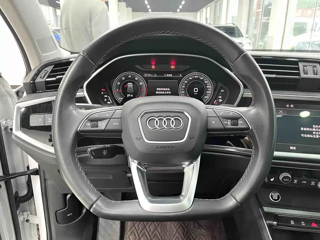 Audi Q3 2022 — фото 8