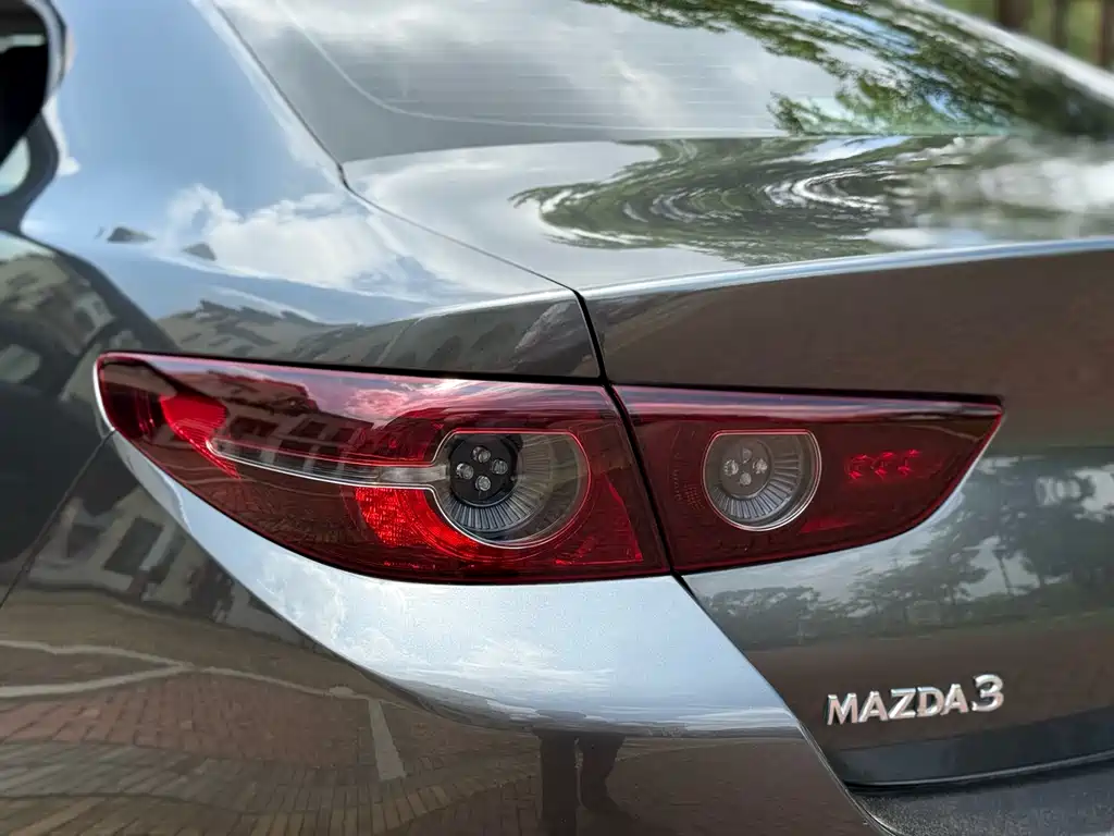 Mazda 3 Axela 2021 — фото 20