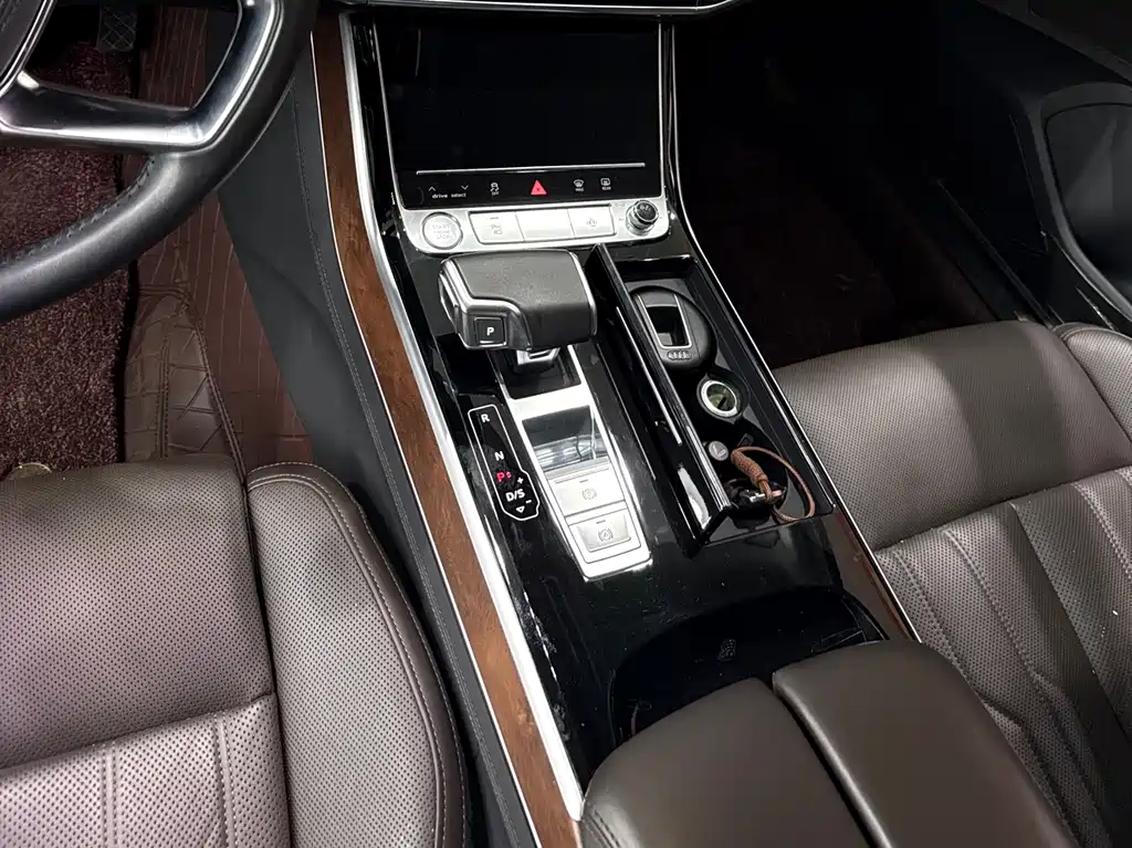 Audi A8 2021 — фото 11