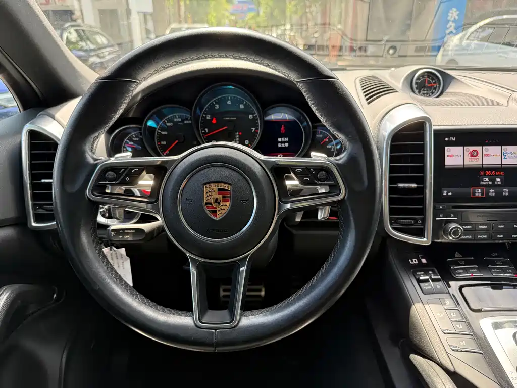 Porsche Cayenne 2018 — фото 16