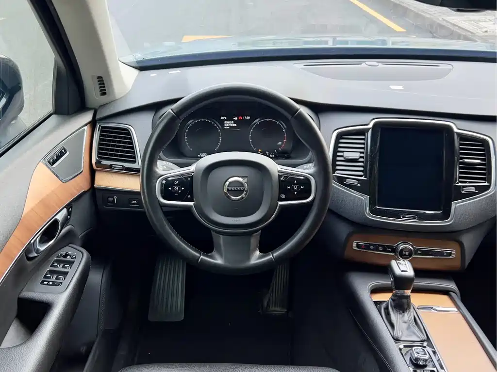 Volvo XC90 2020 — фото 12