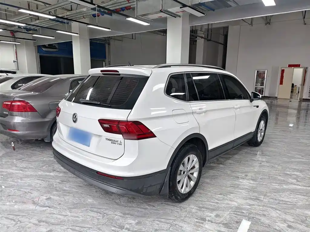 Volkswagen Tiguan L 2018 — фото 6