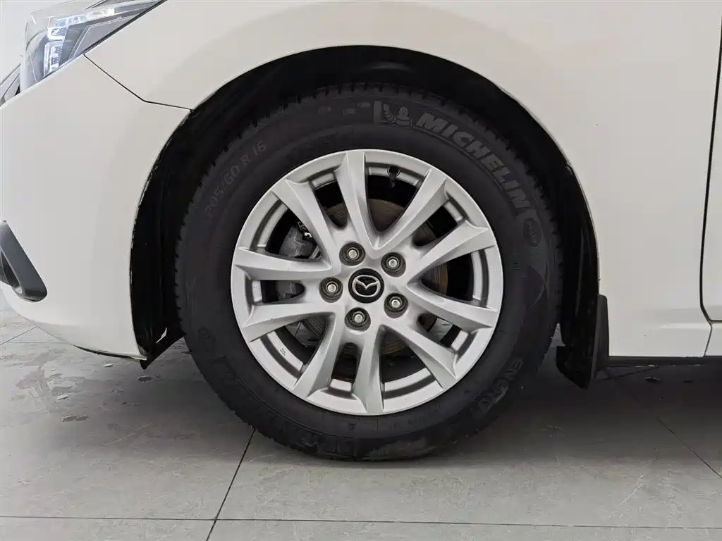 Mazda 3 Axela 2017 — фото 17