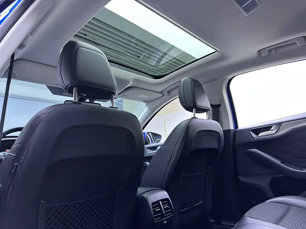 Ford Focus 2019 — фото 12