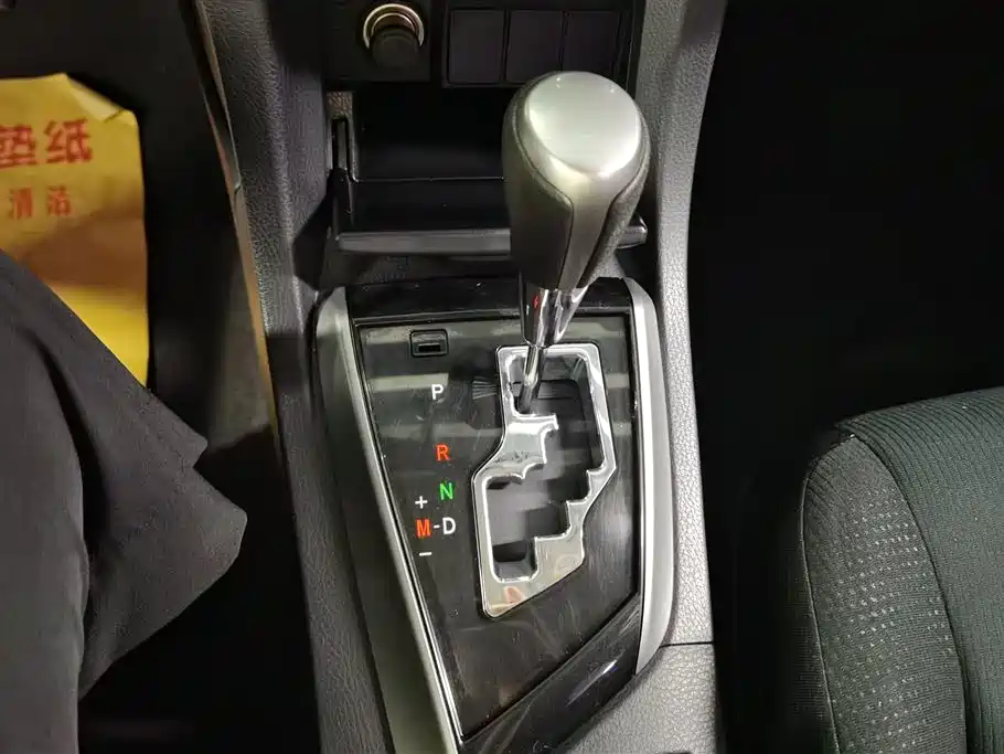 Toyota Corolla 2015 — фото 16