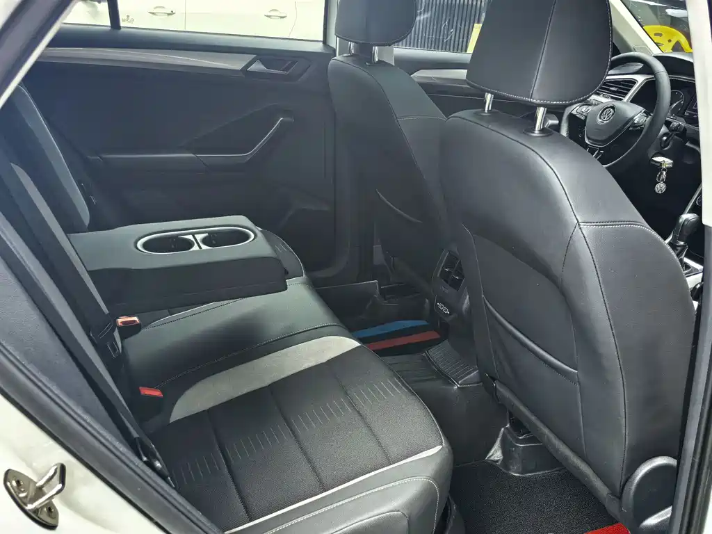 Volkswagen T-Roc 2020 — фото 11