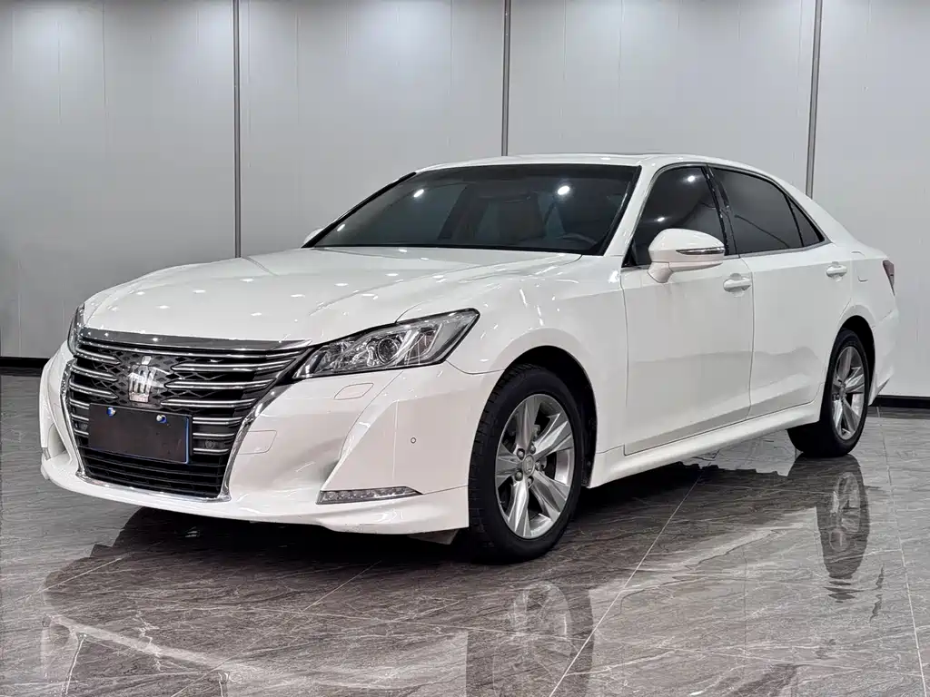 Toyota Crown 2016