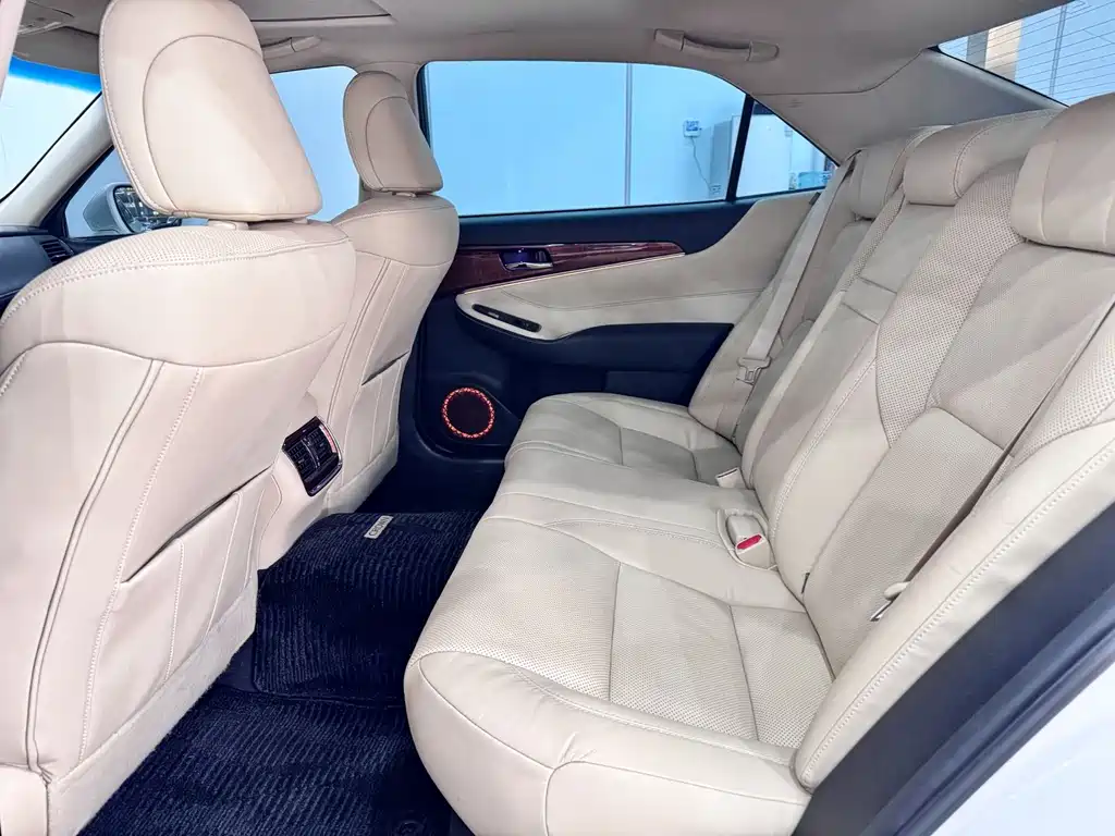 Toyota Crown 2016 — фото 12