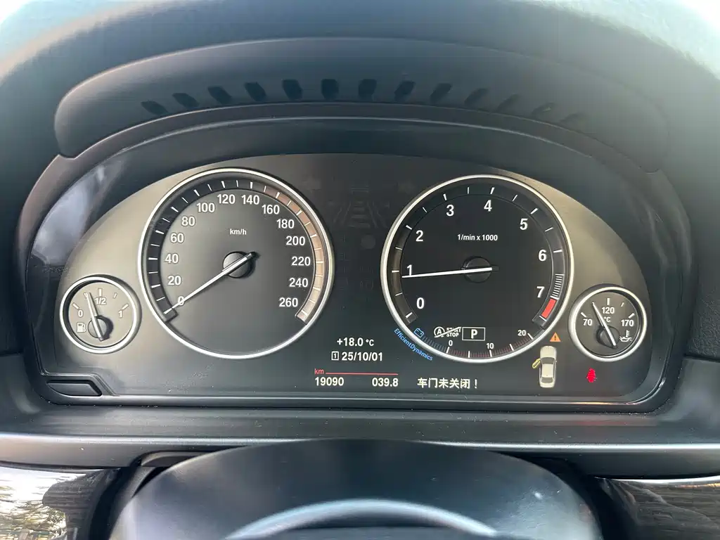 BMW 5 Series 2015 — фото 27