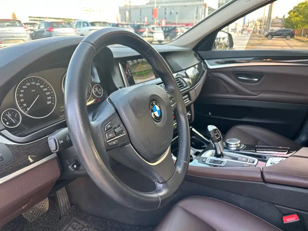 BMW 5 Series 2015 — фото 26