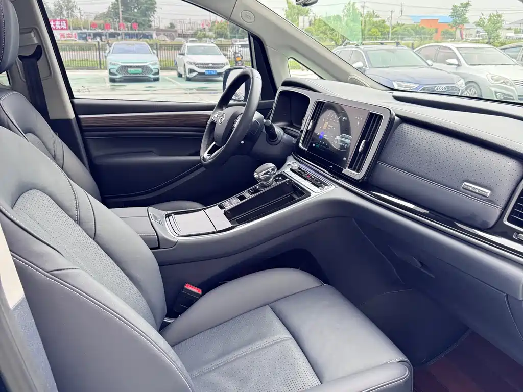 GAC Motor Trumpchi M8 2022 — фото 10