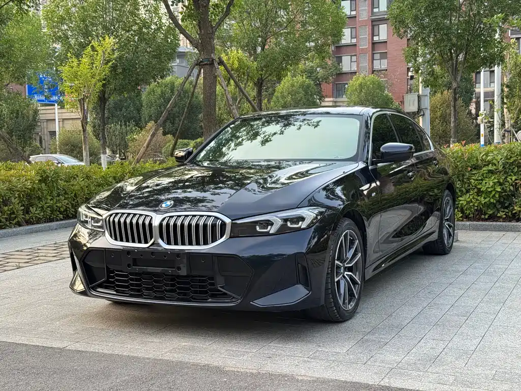 BMW 3 Series 2023 — фото 1