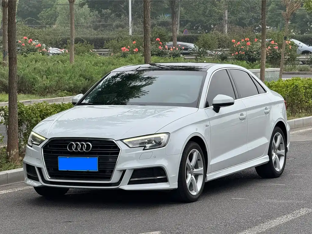 Audi A3 2018 — фото 1