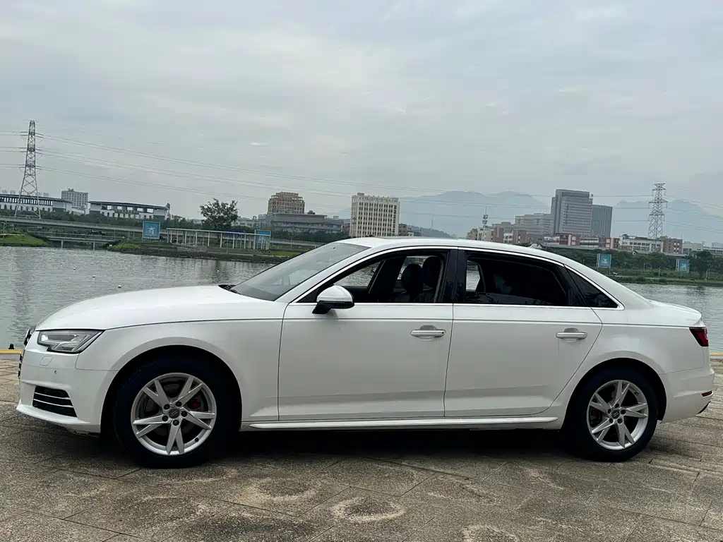 Audi A4L 2018