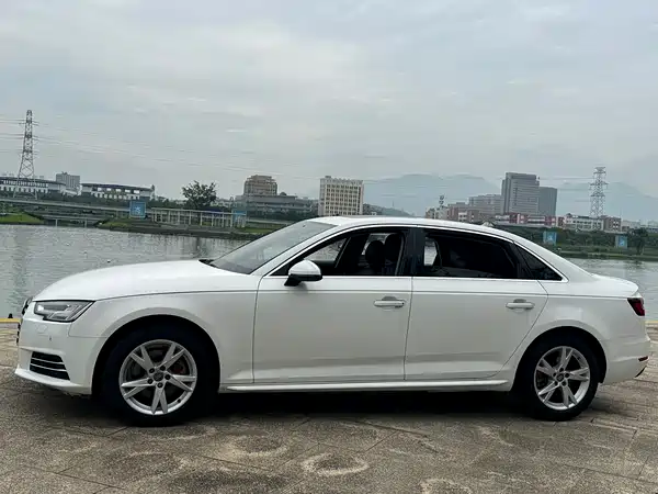 Audi A4L 2018
