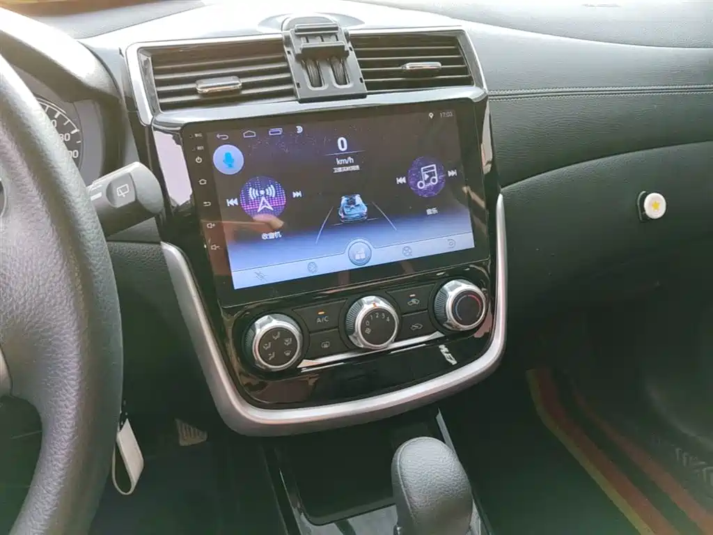 Nissan Tiida 2018 — фото 13
