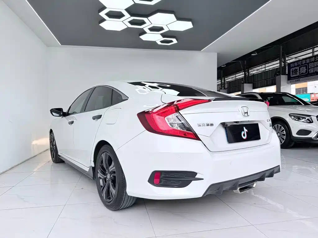 Honda Civic 2019 — фото 10