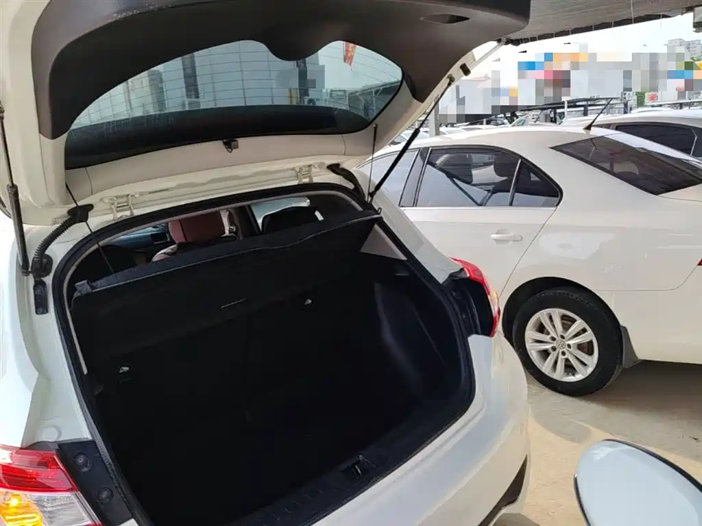 Nissan Tiida 2018 — фото 19
