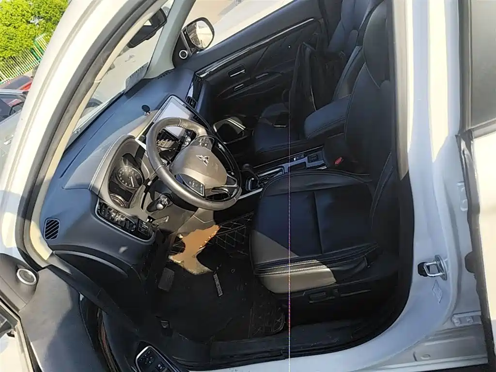 Mitsubishi Outlander 2020 — фото 13