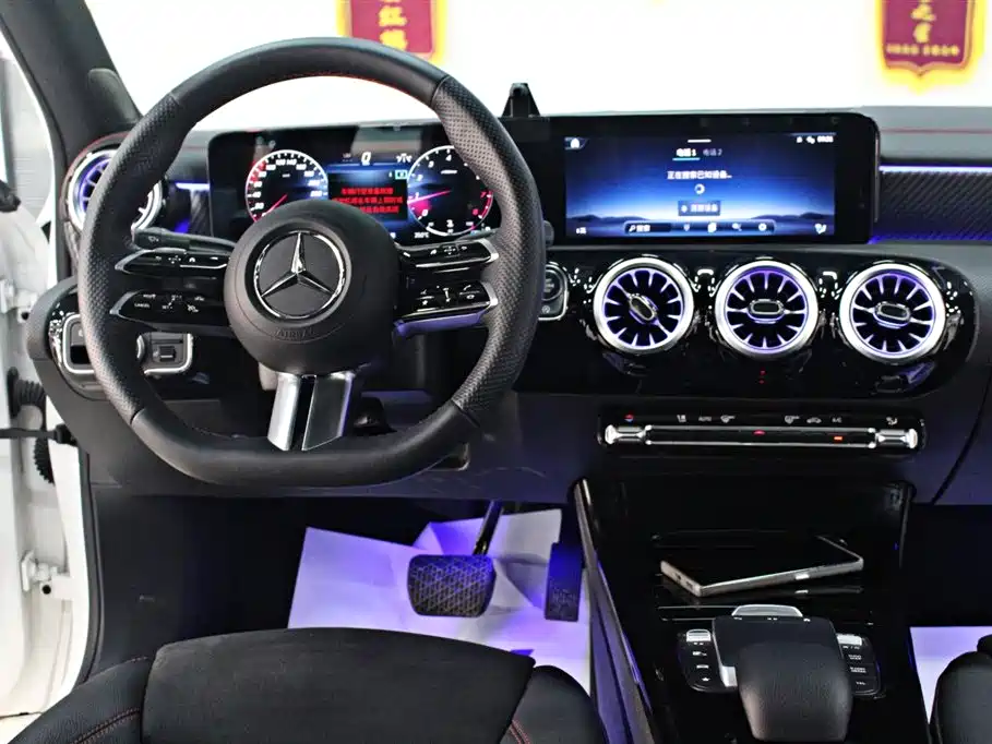 Mercedes-Benz A-Class 2023 — фото 10