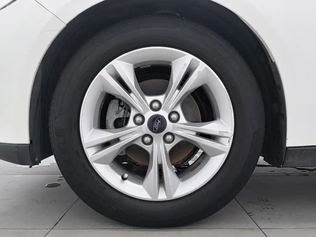 Ford Focus 2016 — фото 17
