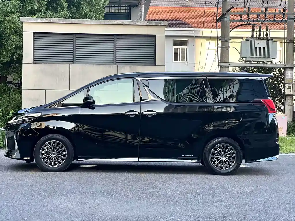 Lexus LM 2022