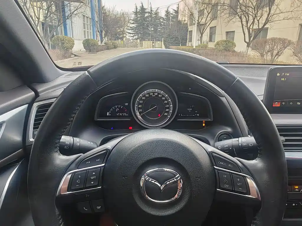 Mazda CX-4 2017 — фото 15