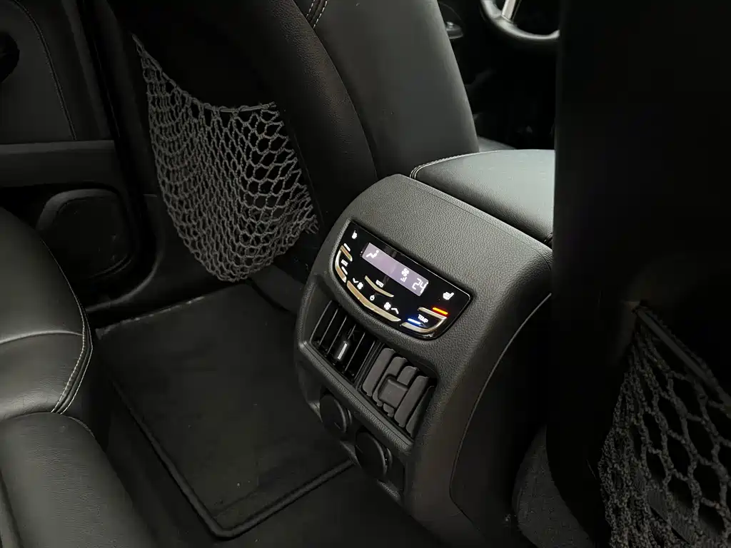Cadillac SRX 2014 — фото 12