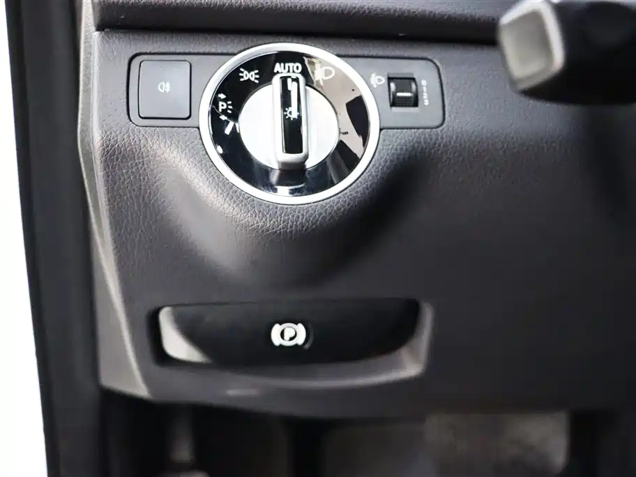 Mercedes-Benz C-Class 2012 — фото 15