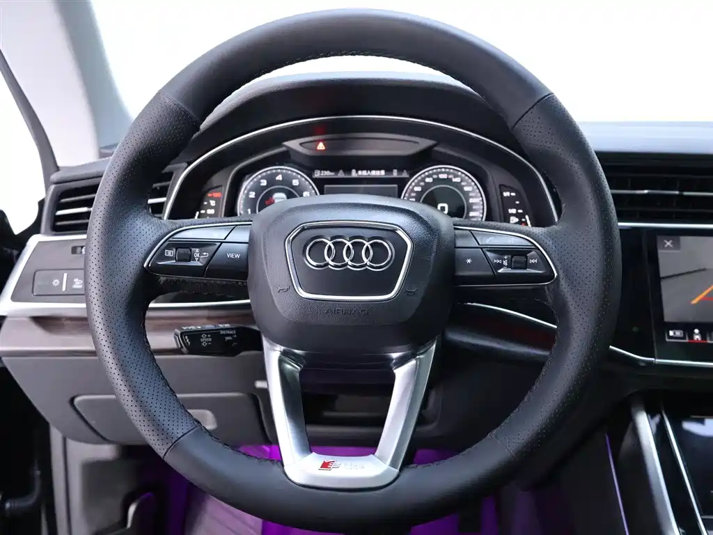 Audi Q8 2023 — фото 16