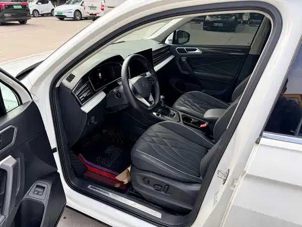Volkswagen Tiguan L Plug-In Hybrid 2022