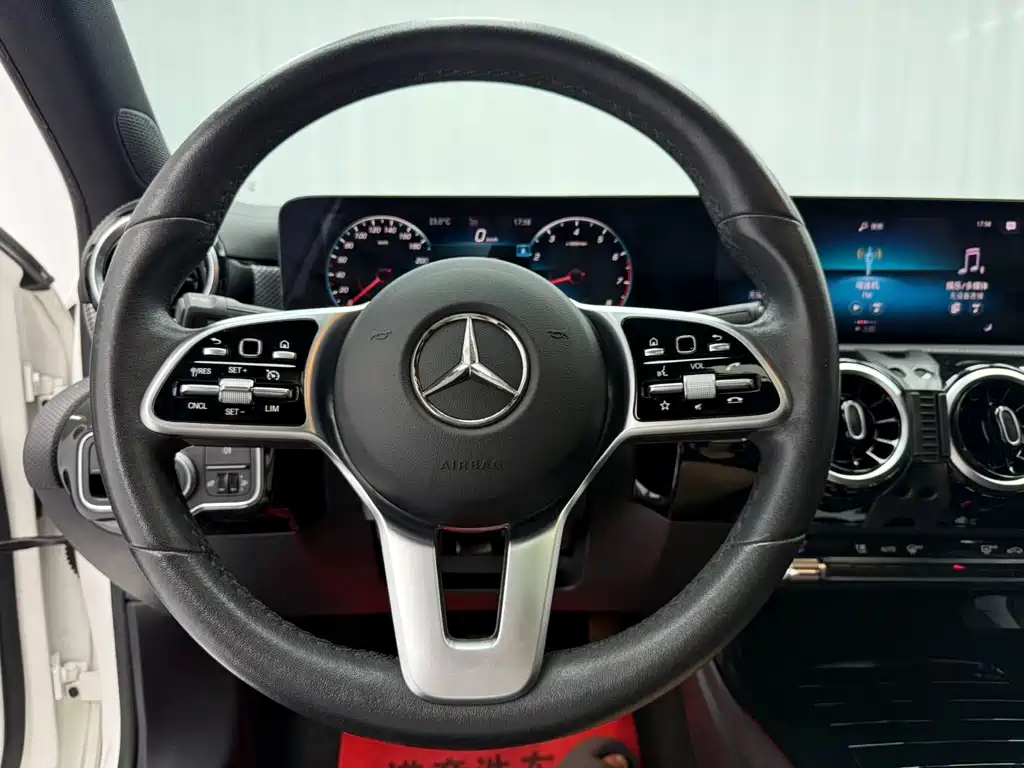 Mercedes-Benz A-Class 2022 — фото 7