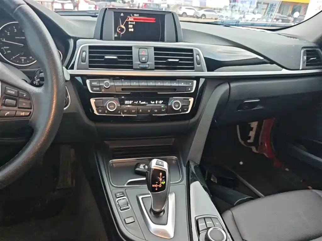 BMW 3 Series 2017 — фото 13