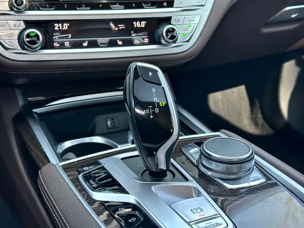 BMW 7 Series 2019 — фото 14