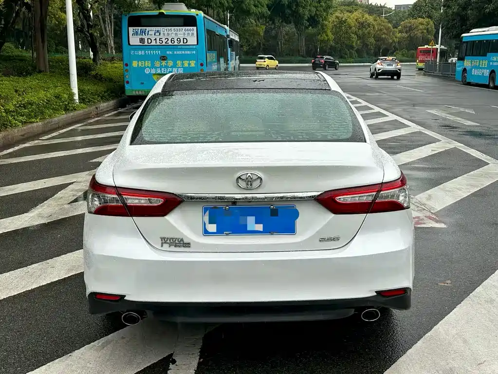 Toyota Camry 2018 — фото 8