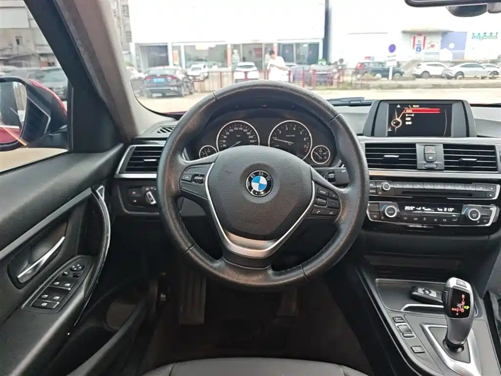 BMW 3 Series 2017 — фото 11