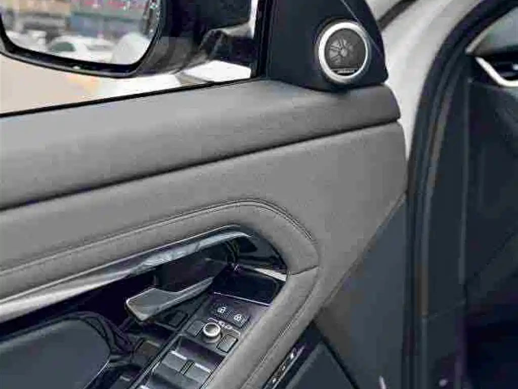 Land Rover Evoque 2023 — фото 19