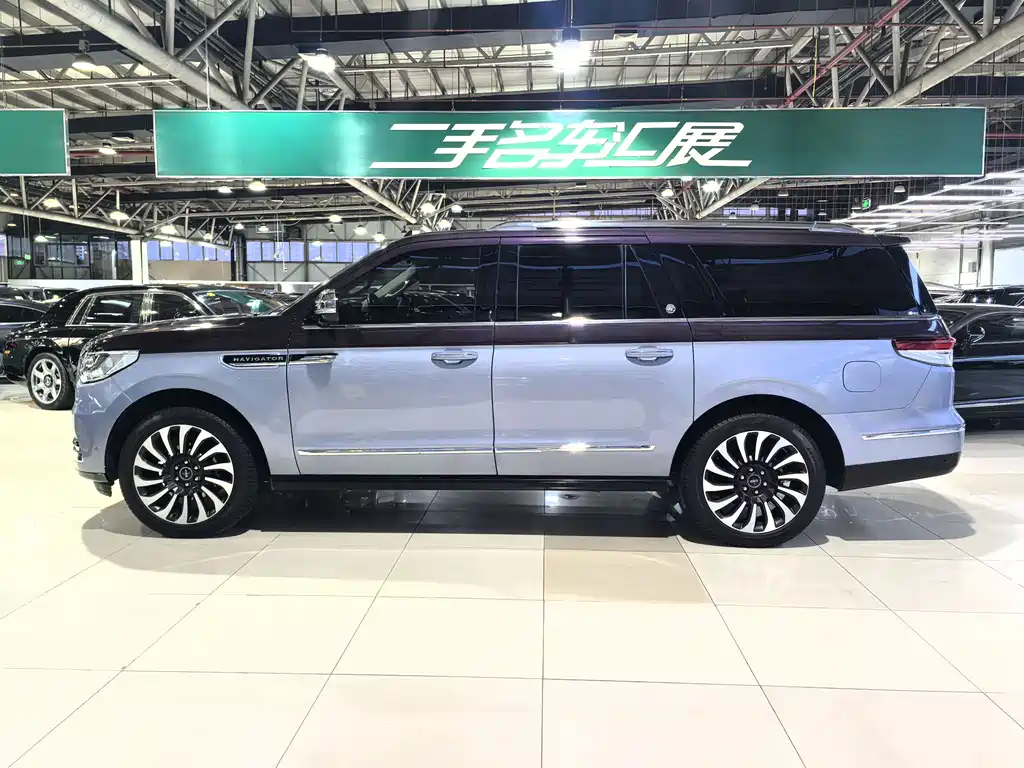 Lincoln Navigator One 2023 — фото 23