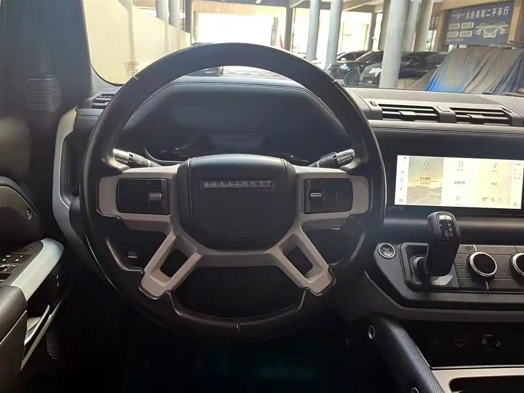 Land Rover Defender 2021 — фото 12