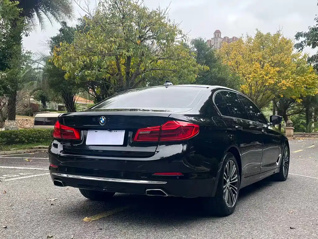 BMW 5 Series 2018 — фото 7