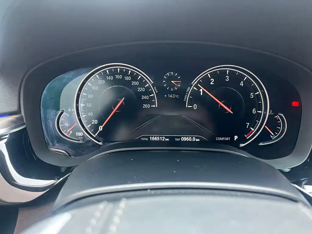 BMW 5 Series 2018 — фото 11