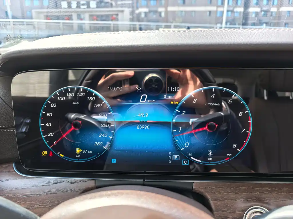 Mercedes-Benz E-Class 2023 — фото 16