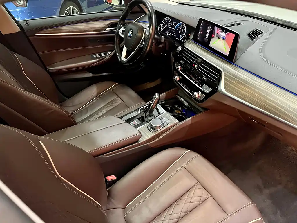 BMW 5 Series New Energy 2018 — фото 16