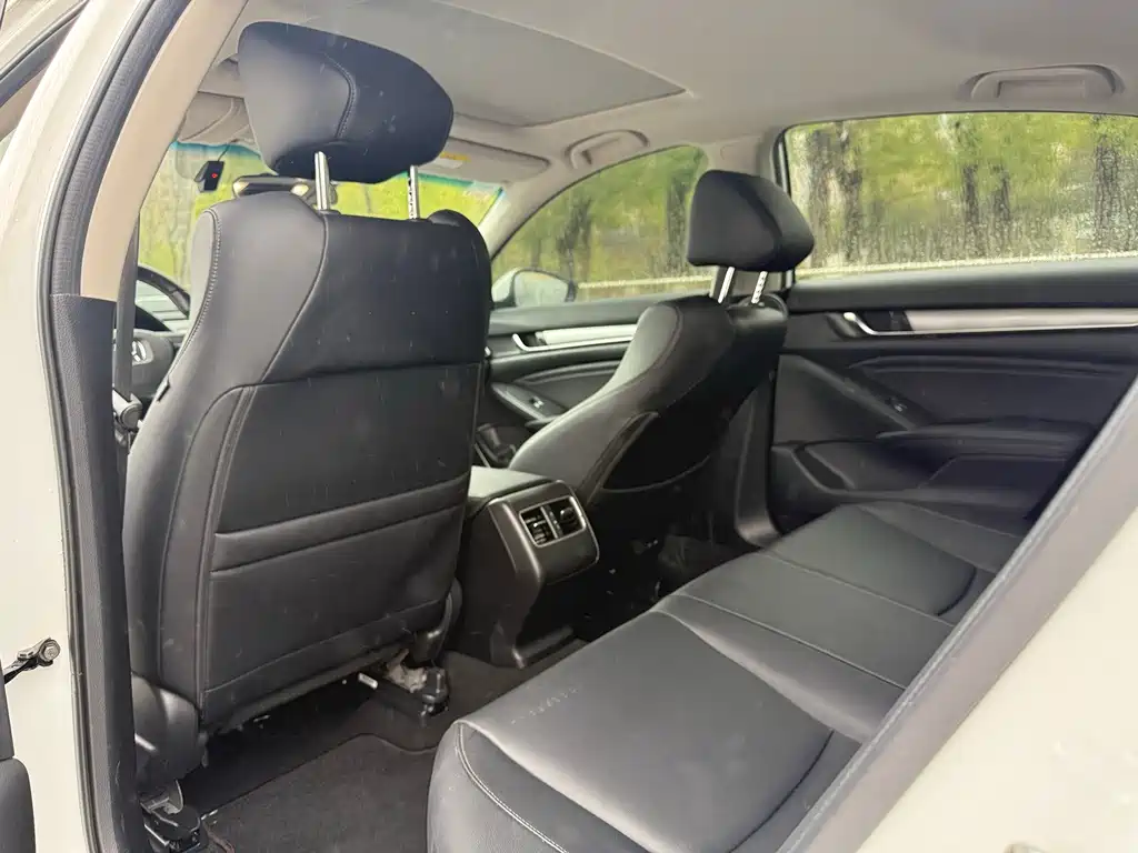Honda Accord 2018 — фото 10
